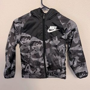 Youth Nike Windbreaker Jacket I’m excellent used condition. Size 7